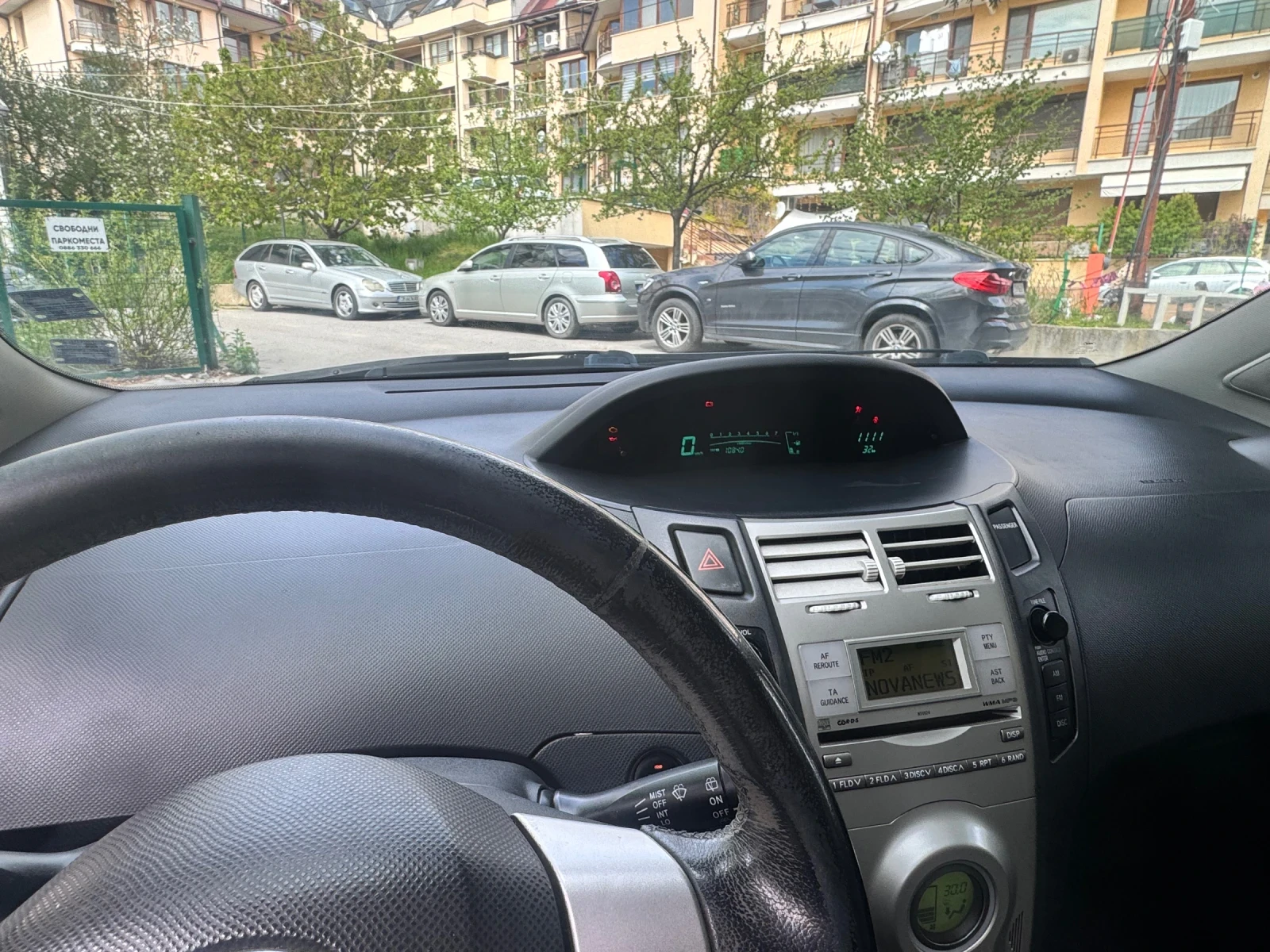 Toyota Yaris 1.3, снимка 11 - Автомобили и джипове - 54387030