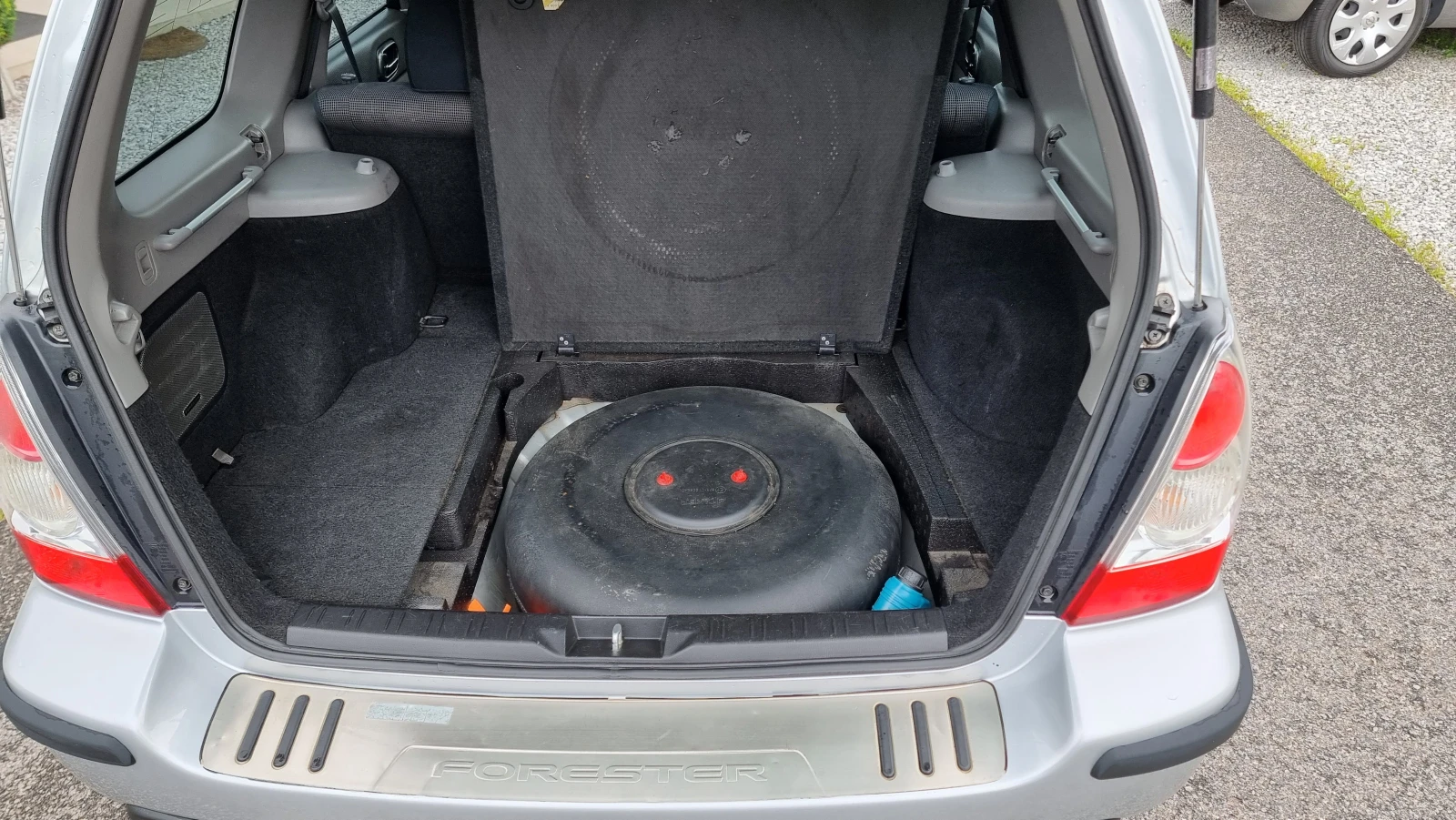 Subaru Forester 2.0GAS AUTOMATIC 4x4, снимка 15 - Автомобили и джипове - 54641420