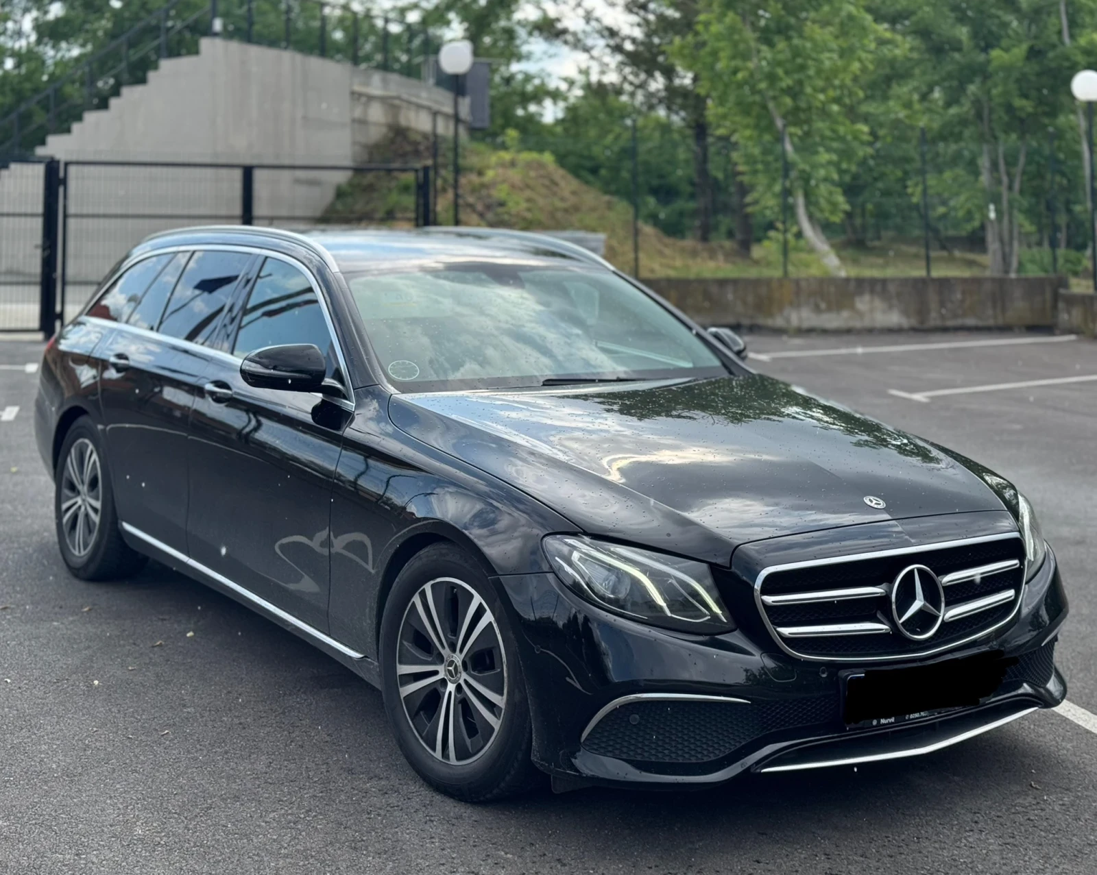 Mercedes-Benz E 220 d FACE* DIGITAL* AMBIENT* CAM, снимка 2 - Автомобили и джипове - 54644851