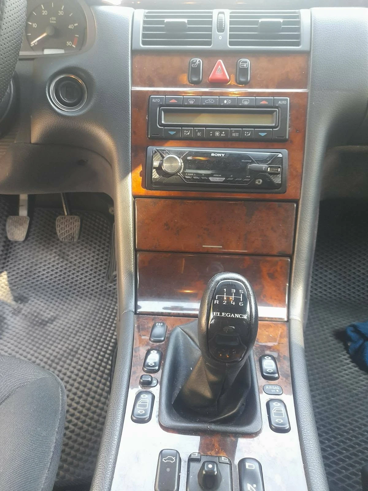 Mercedes-Benz E 270, снимка 8 - Автомобили и джипове - 54649485
