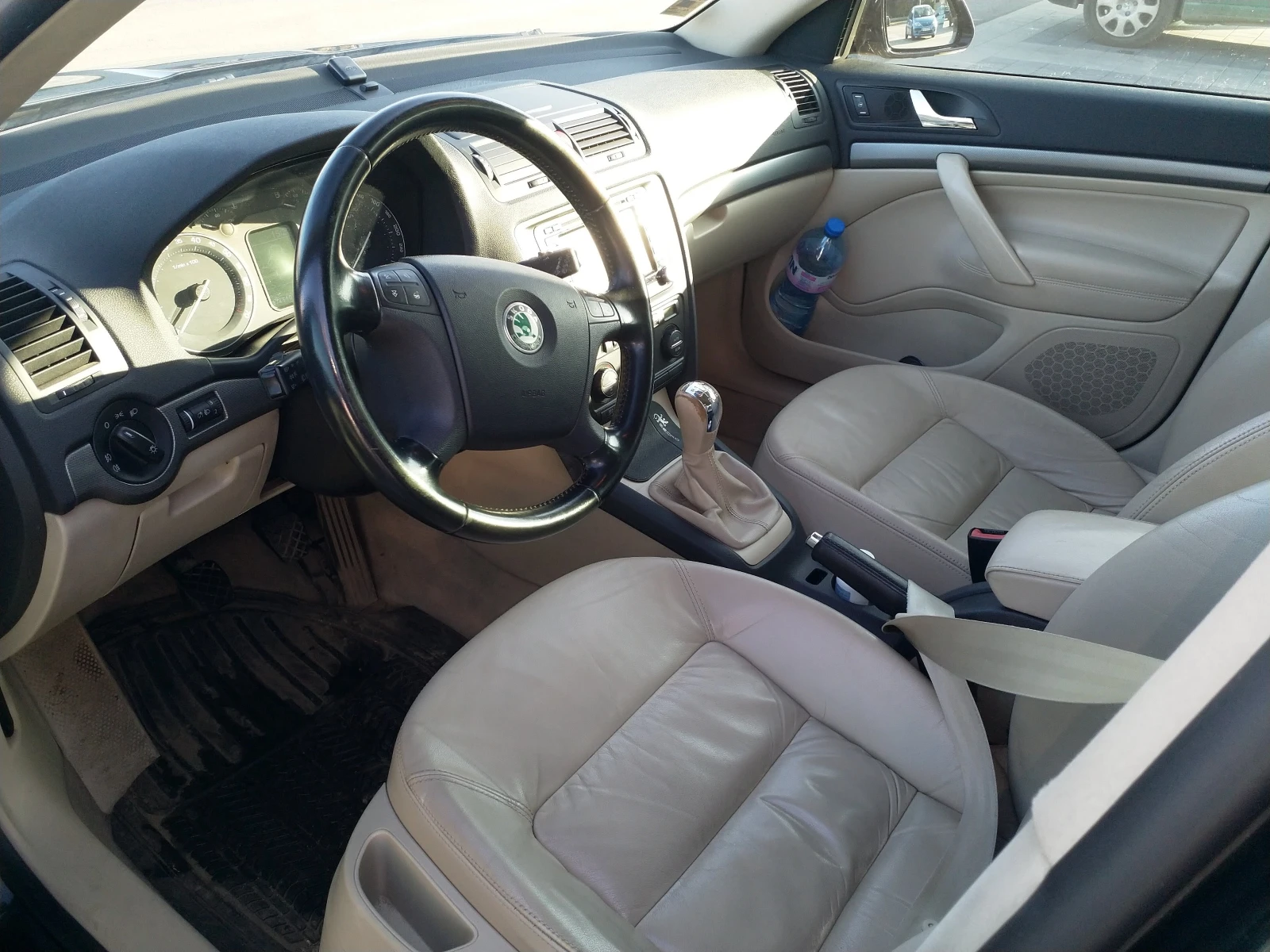 Skoda Octavia 2.0 FSI, снимка 10 - Автомобили и джипове - 54704202