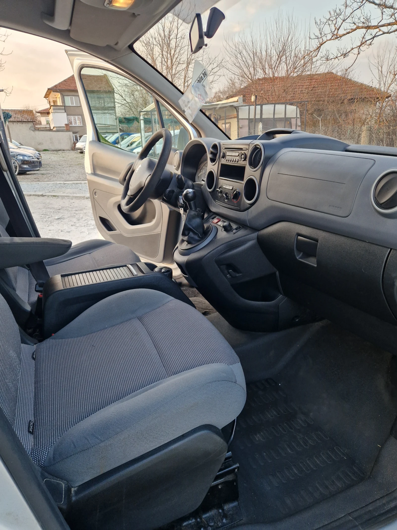 Peugeot Partner 1.6 HDI, снимка 9 - Автомобили и джипове - 54797473