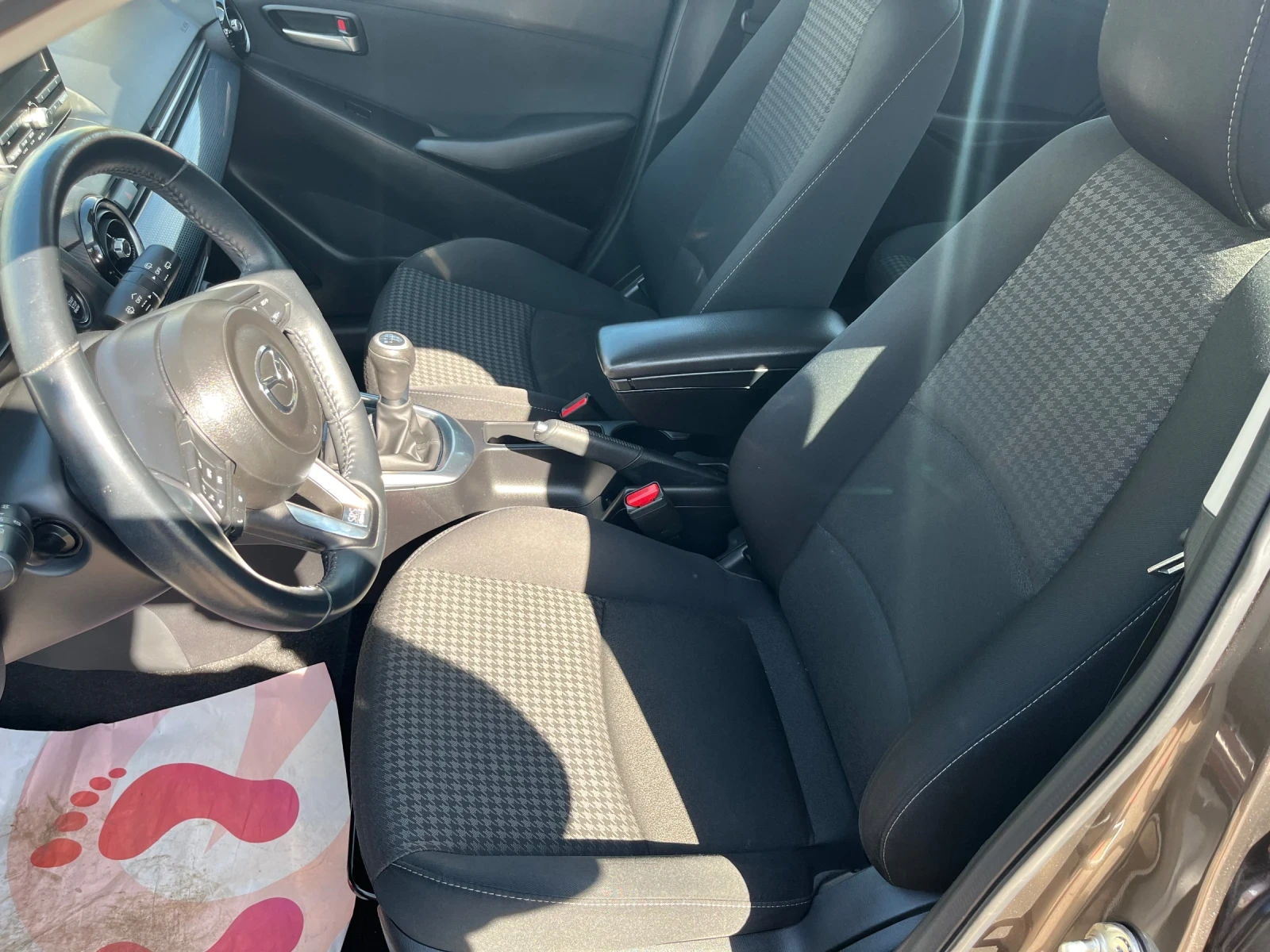 Mazda 2 1.5 SPORT, снимка 8 - Автомобили и джипове - 54823065