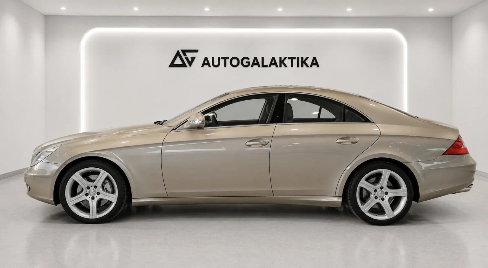 Mercedes-Benz CLS 350 * Всички екстри* Сервизна История* На Пружини, снимка 6 - Автомобили и джипове - 54985149
