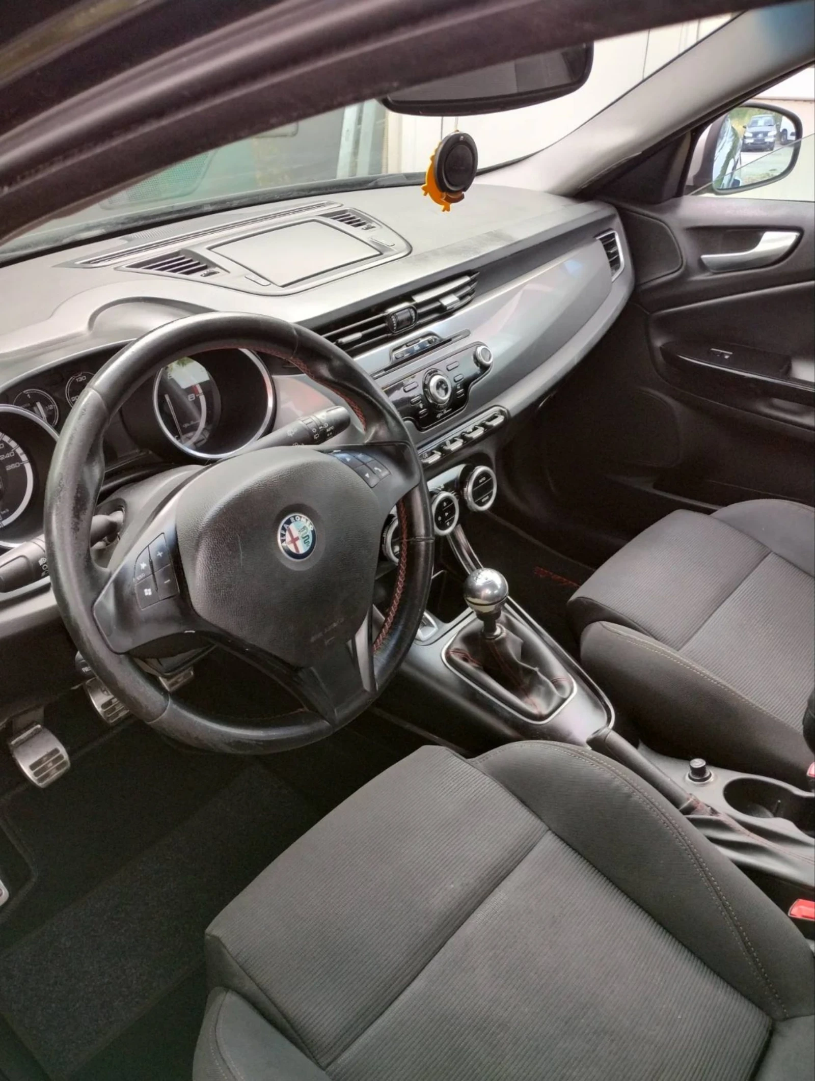Alfa Romeo Giulietta 1.4 TURBO , снимка 16 - Автомобили и джипове - 55326023