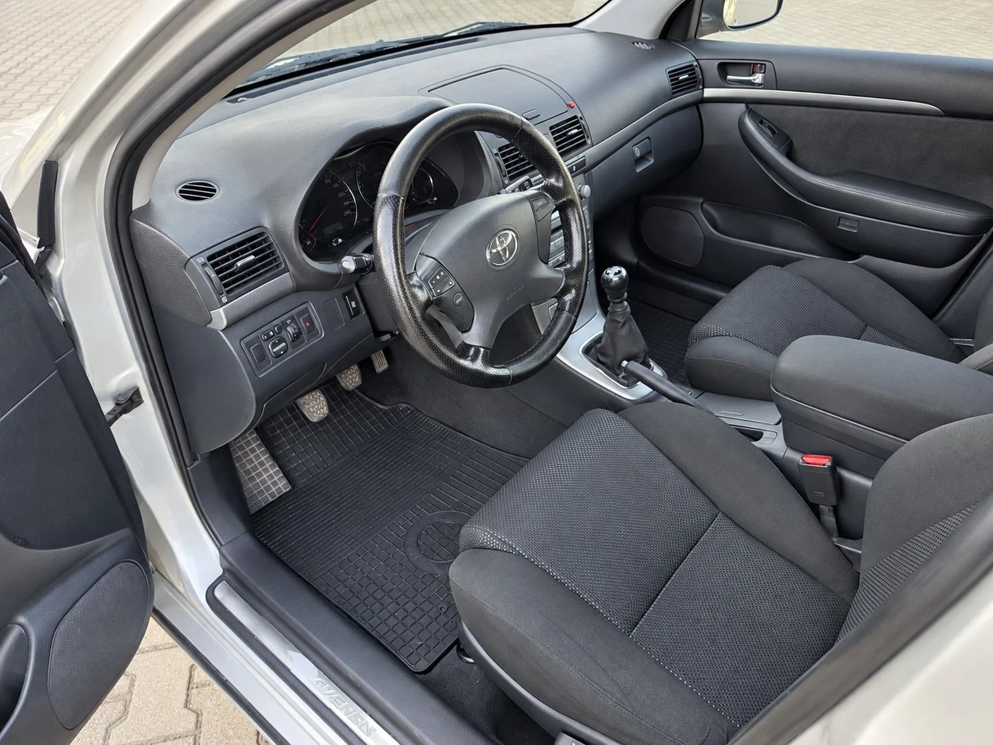 Toyota Avensis 2.0   126 К.С.   FACELIFT, снимка 9 - Автомобили и джипове - 56144893