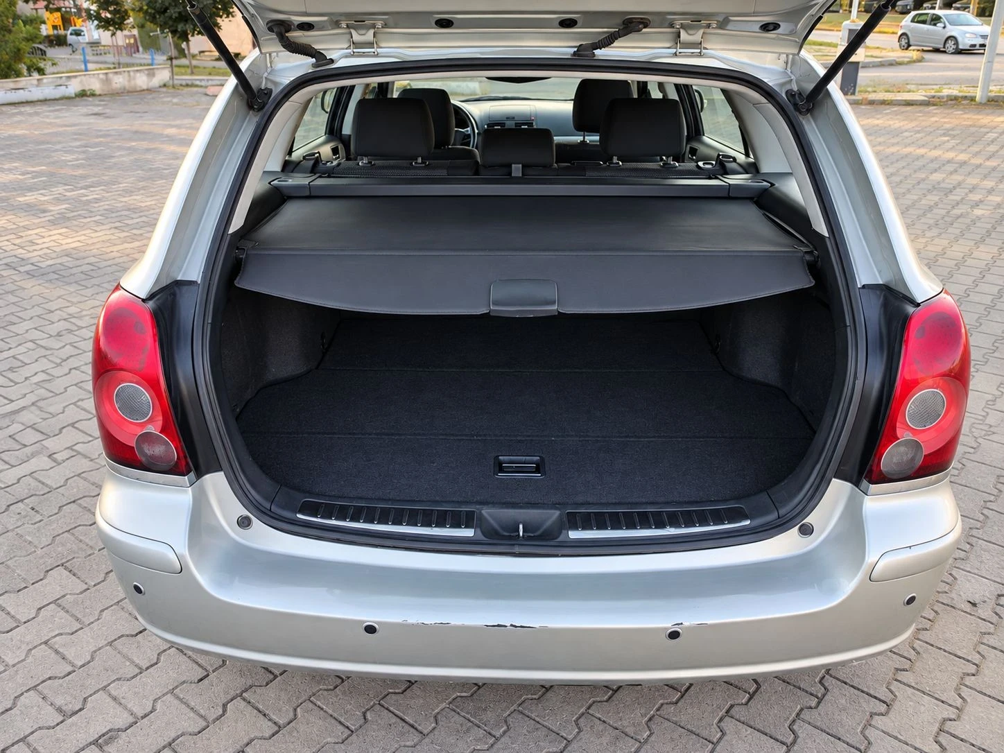 Toyota Avensis 2.0   126 К.С.   FACELIFT, снимка 11 - Автомобили и джипове - 56144893