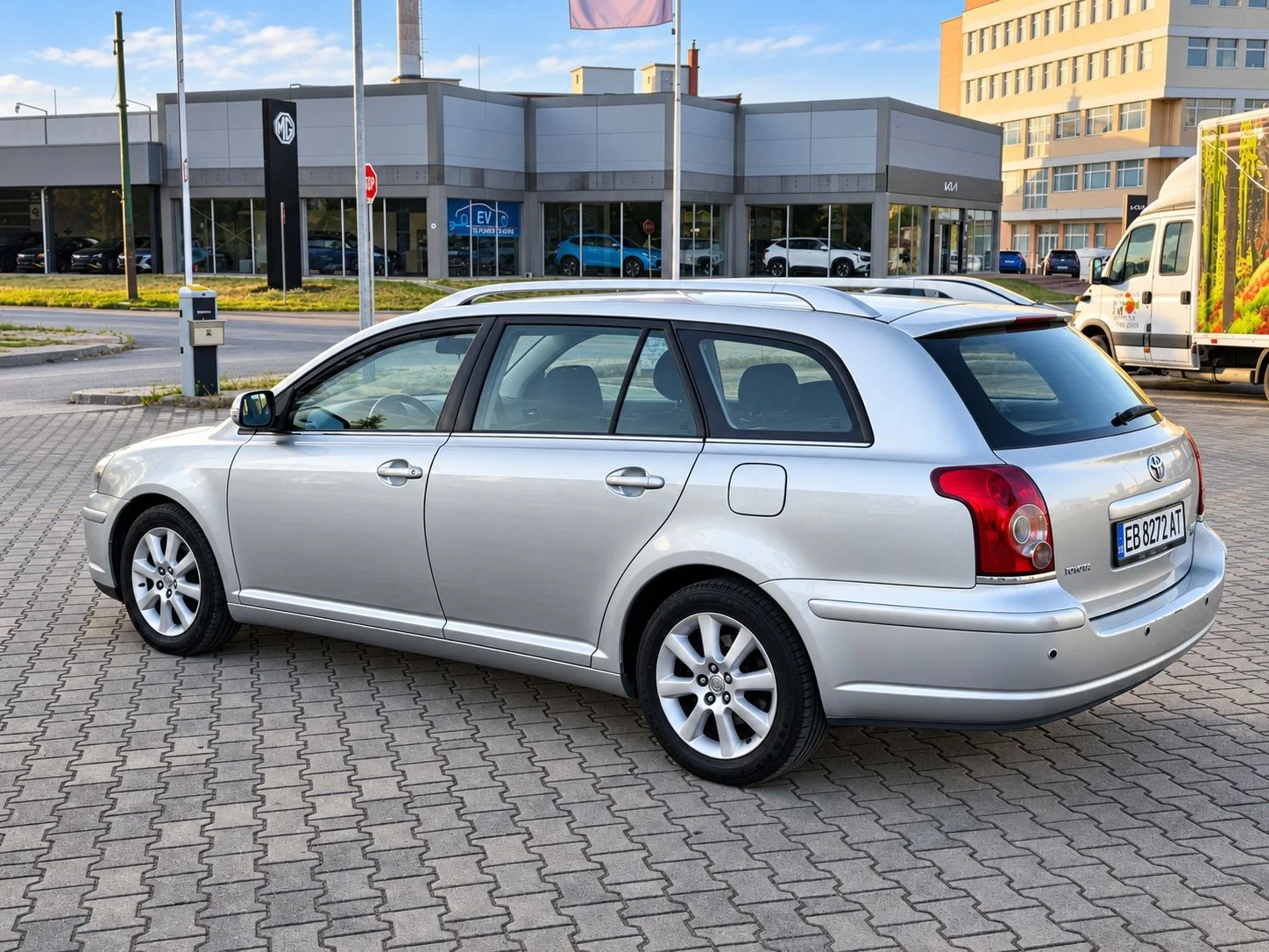 Toyota Avensis 2.0   126 К.С.   FACELIFT, снимка 6 - Автомобили и джипове - 56144893
