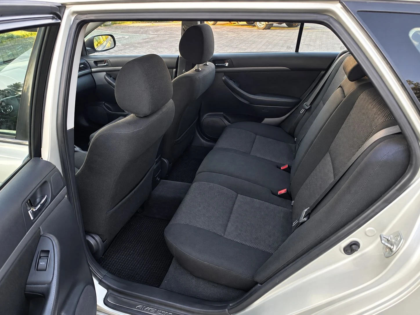 Toyota Avensis 2.0   126 К.С.   FACELIFT, снимка 12 - Автомобили и джипове - 56144893