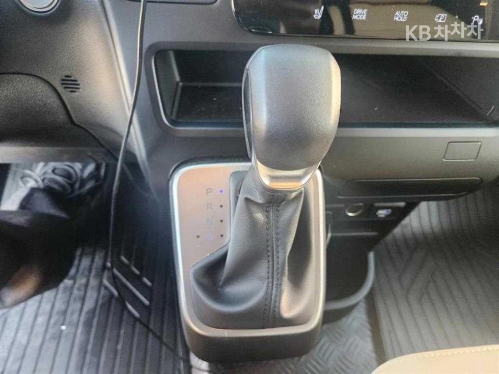Hyundai Staria, снимка 17 - Автомобили и джипове - 56206107