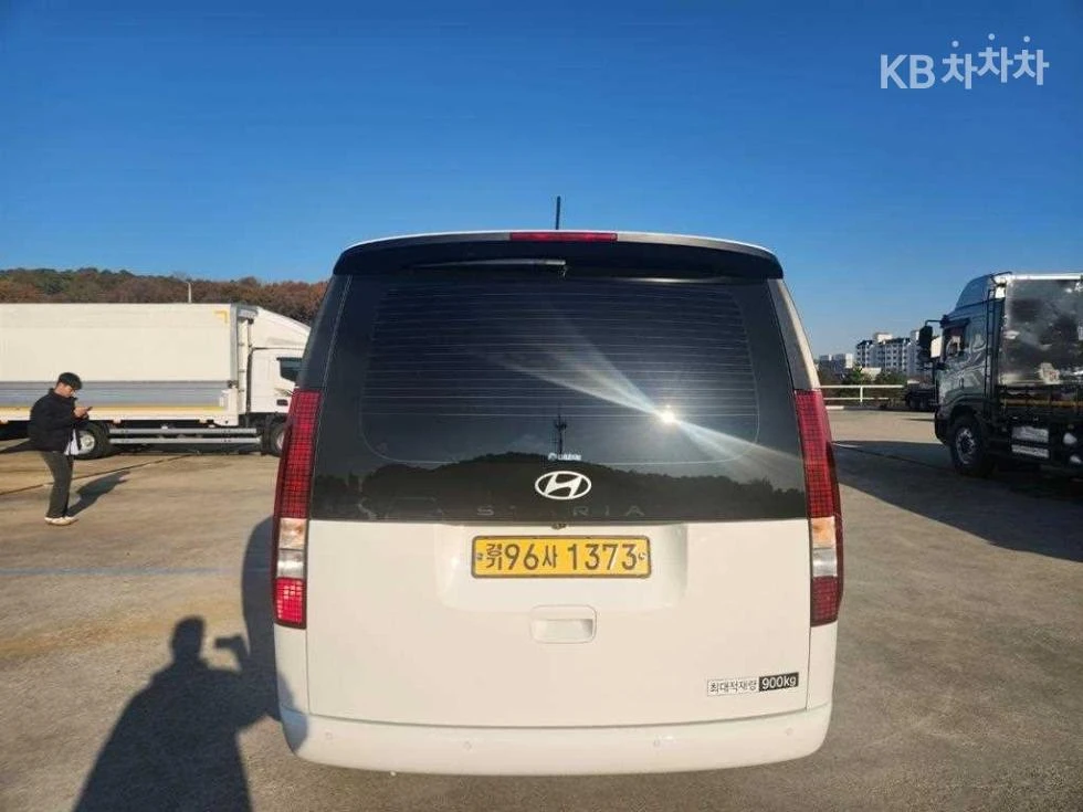 Hyundai Staria, снимка 5 - Автомобили и джипове - 56206107