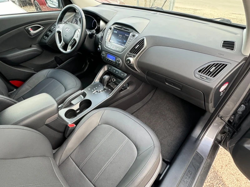 Hyundai IX35 2.0 CRDi ! AWD ! Premium ! SWISS !, снимка 11 - Автомобили и джипове - 49483915