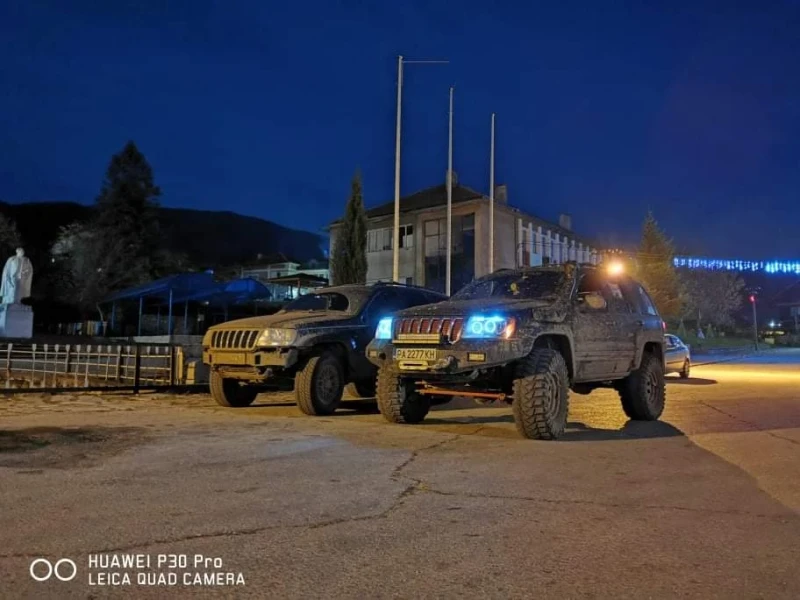 Jeep Grand cherokee, снимка 2 - Автомобили и джипове - 52541389