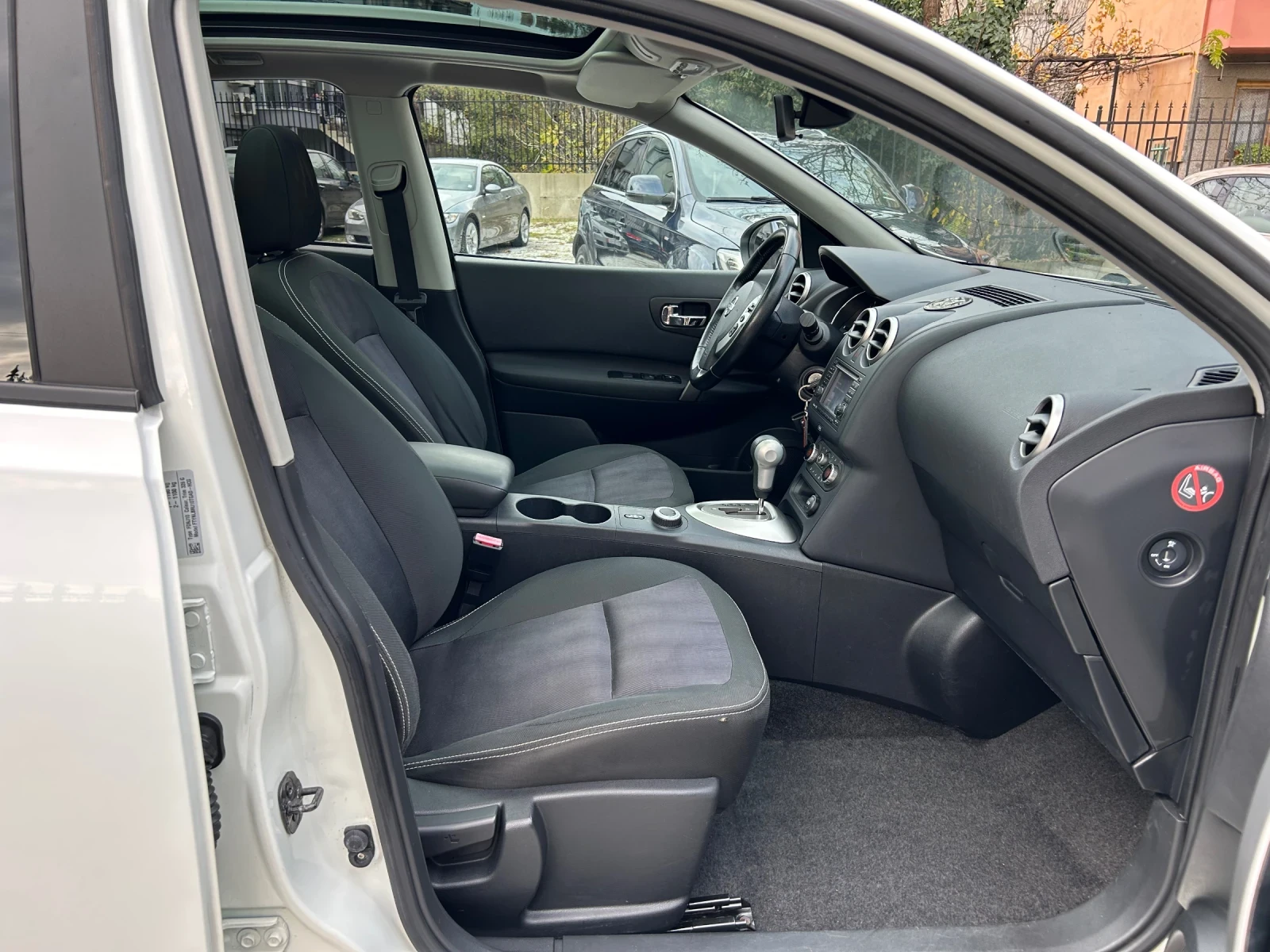 Nissan Qashqai N-TEC * FACELIFT * 4x4 * АВТОМАТИК * 360 CAMERA - изображение 10