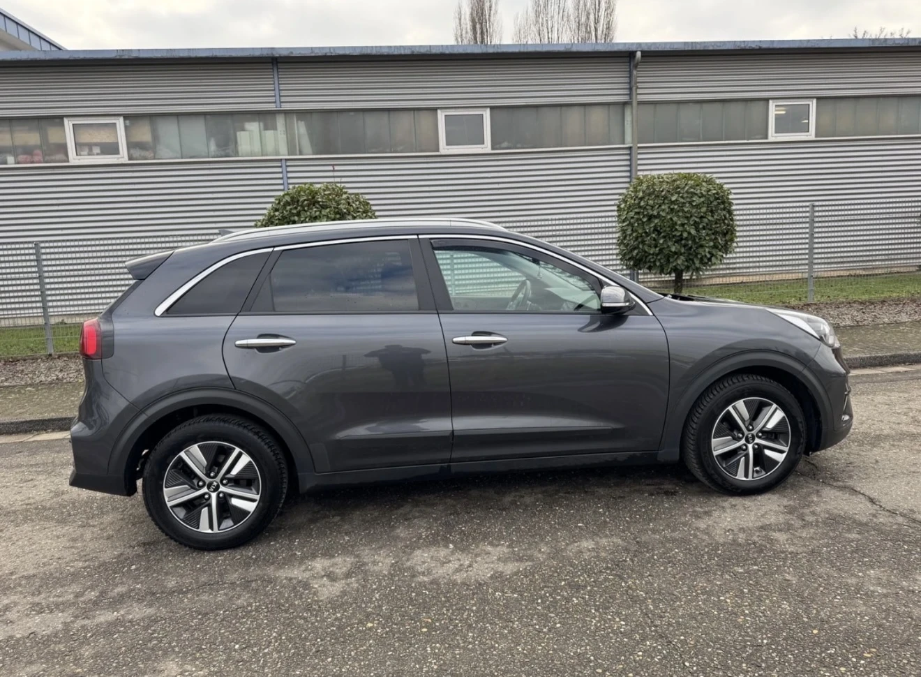 Kia Niro Hybrid, снимка 4 - Автомобили и джипове - 53701590