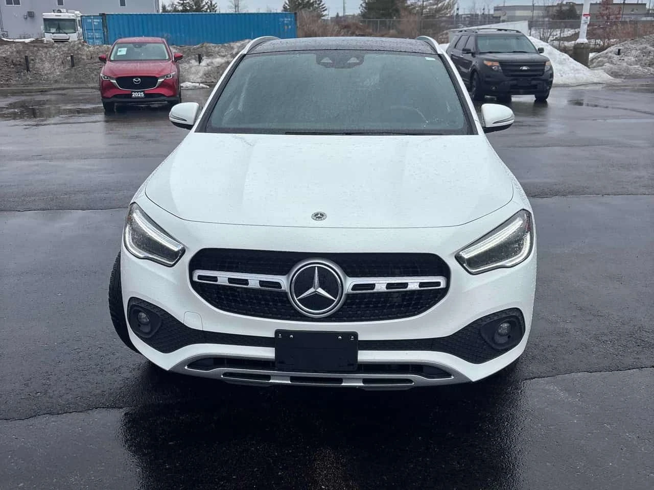 Mercedes-Benz GLA 250 CARFAX /Кожа/Нави/Подгрев/Панорама/ГУМИ+ ДЖАНТИ, снимка 2 - Автомобили и джипове - 53990619
