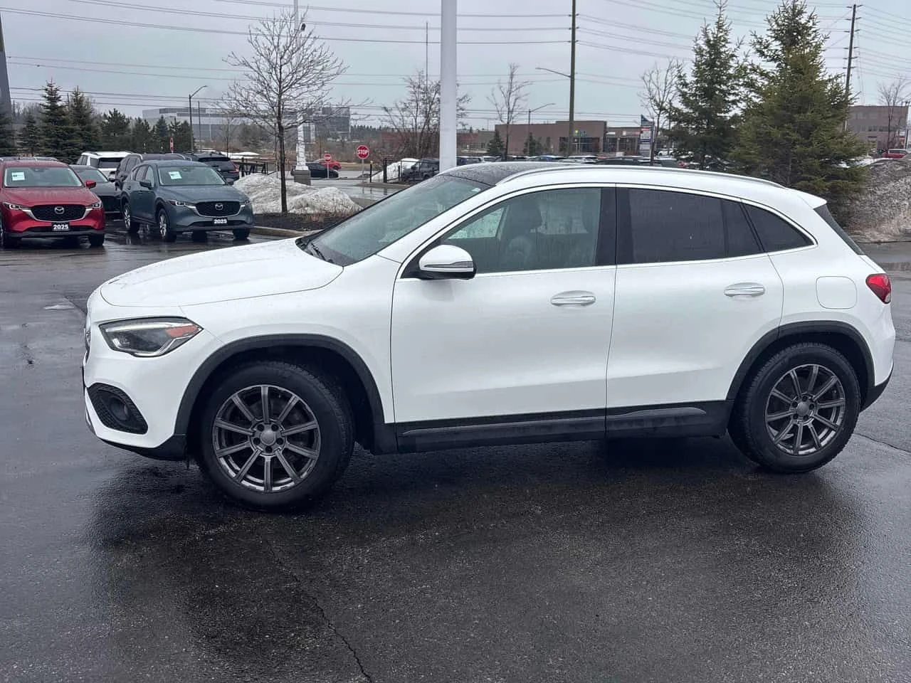 Mercedes-Benz GLA 250 CARFAX /Кожа/Нави/Подгрев/Панорама/ГУМИ+ ДЖАНТИ, снимка 3 - Автомобили и джипове - 53990619