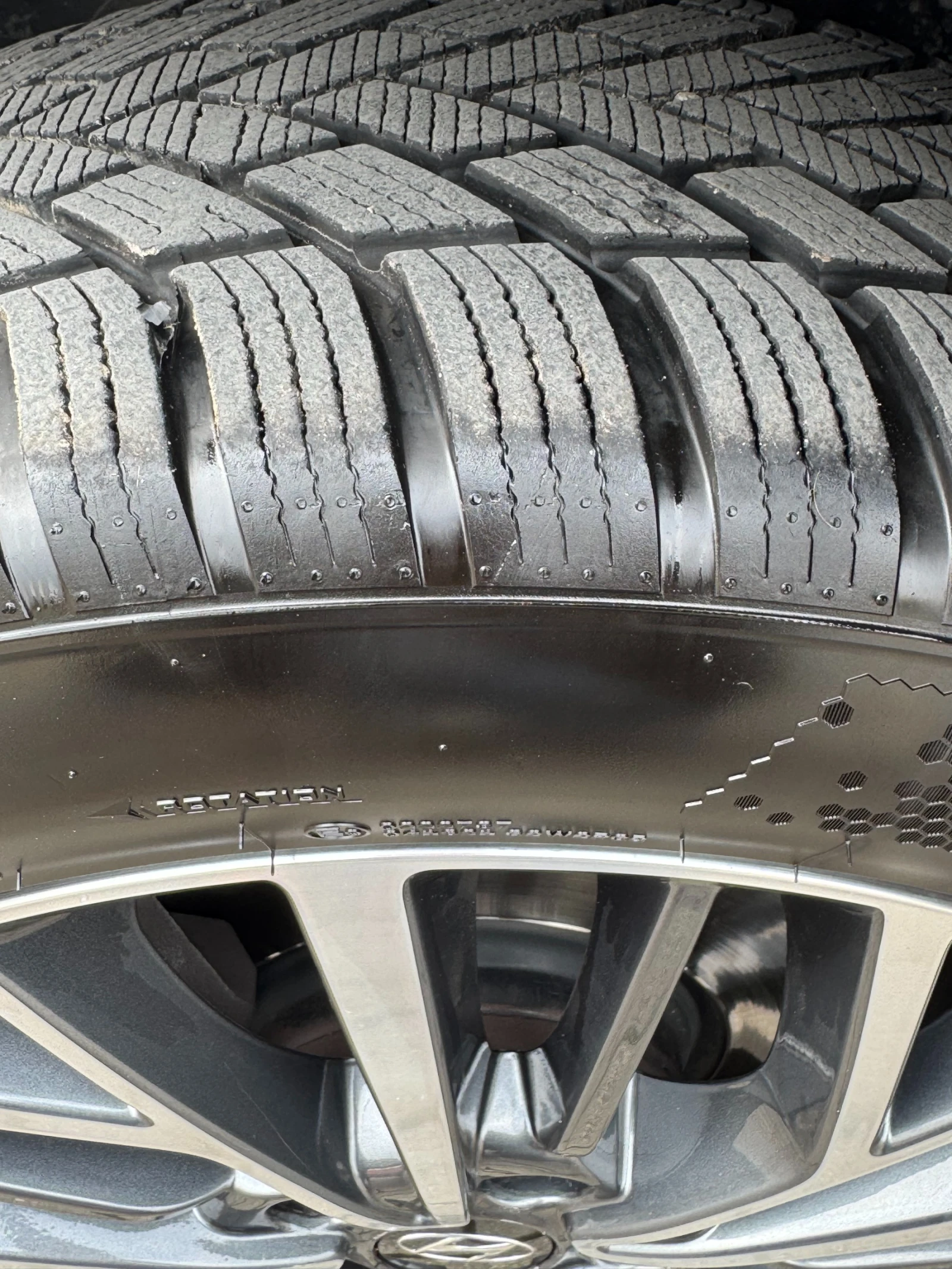 Hyundai Tucson 1.6CRDI/FACELIFT /4x4/AUTOMAT/ЕВРО 6/НОВИ ГУМИ, снимка 17 - Автомобили и джипове - 54221055