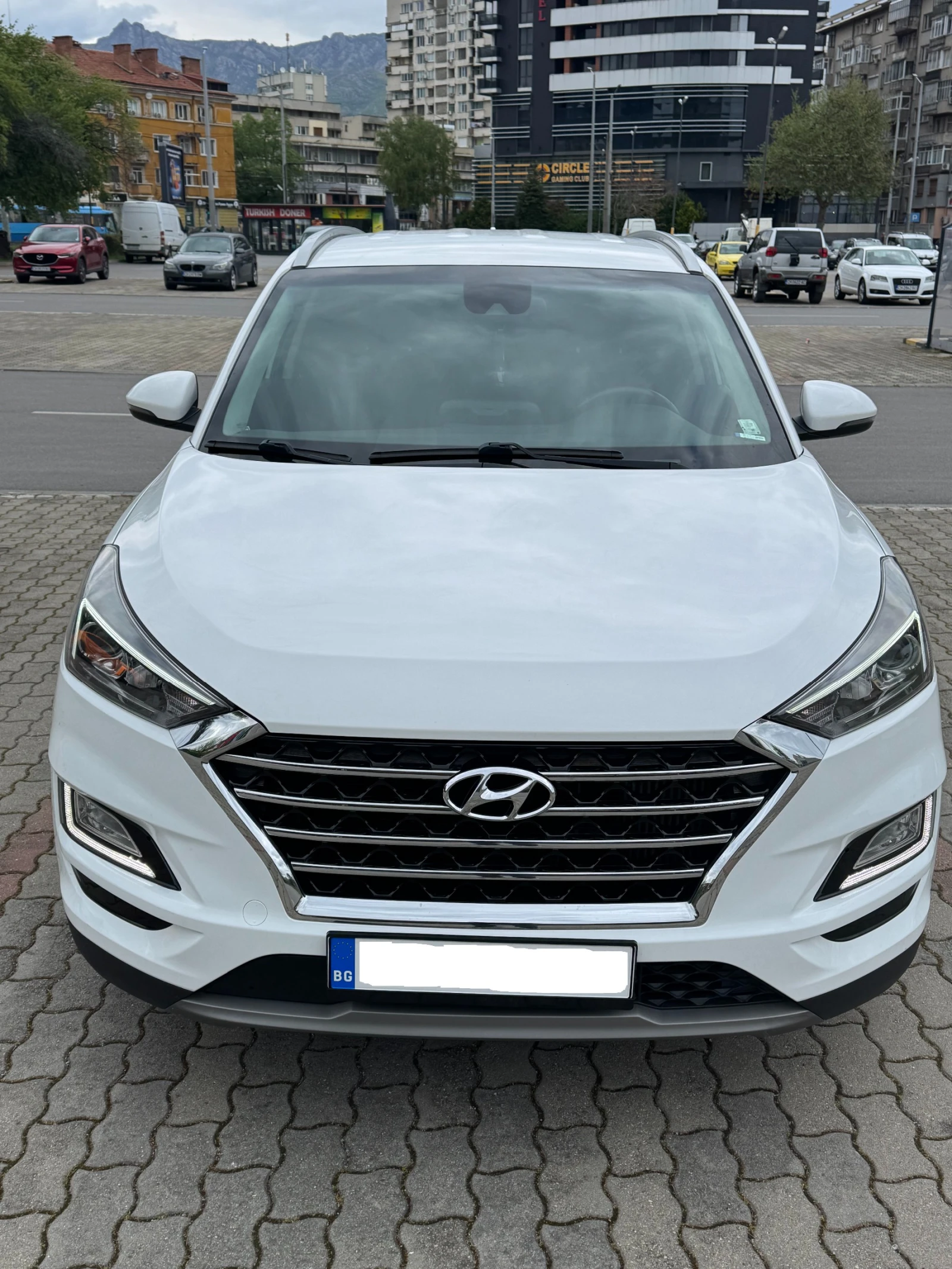 Hyundai Tucson 1.6CRDI/FACELIFT/4x4/AUTOMAT/ЕВРО 6/НОВИ ГУМИ , снимка 2 - Автомобили и джипове - 54221055