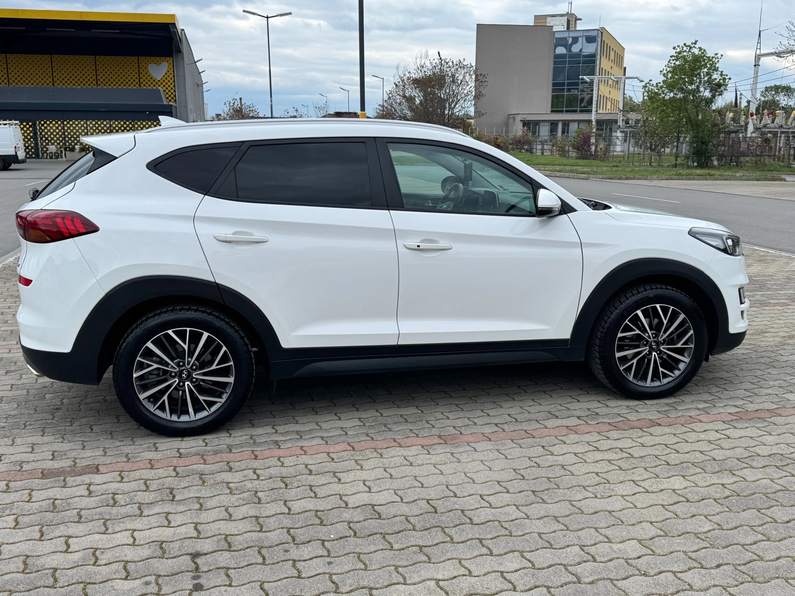 Hyundai Tucson 1.6CRDI/FACELIFT/4x4/AUTOMAT/ЕВРО 6/НОВИ ГУМИ , снимка 5 - Автомобили и джипове - 54221055