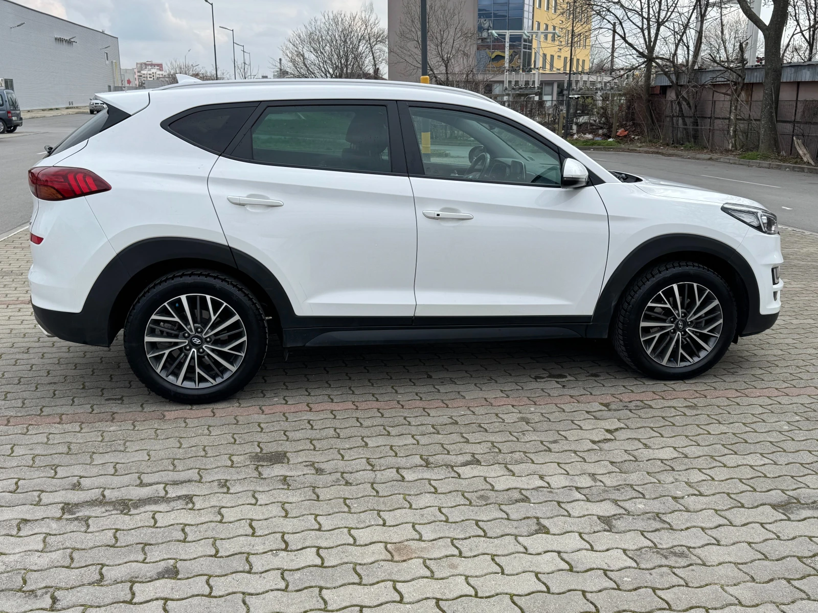 Hyundai Tucson 1.6CRDI/FACELIFT /4x4/AUTOMAT/ЕВРО 6/НОВИ ГУМИ, снимка 7 - Автомобили и джипове - 54221055