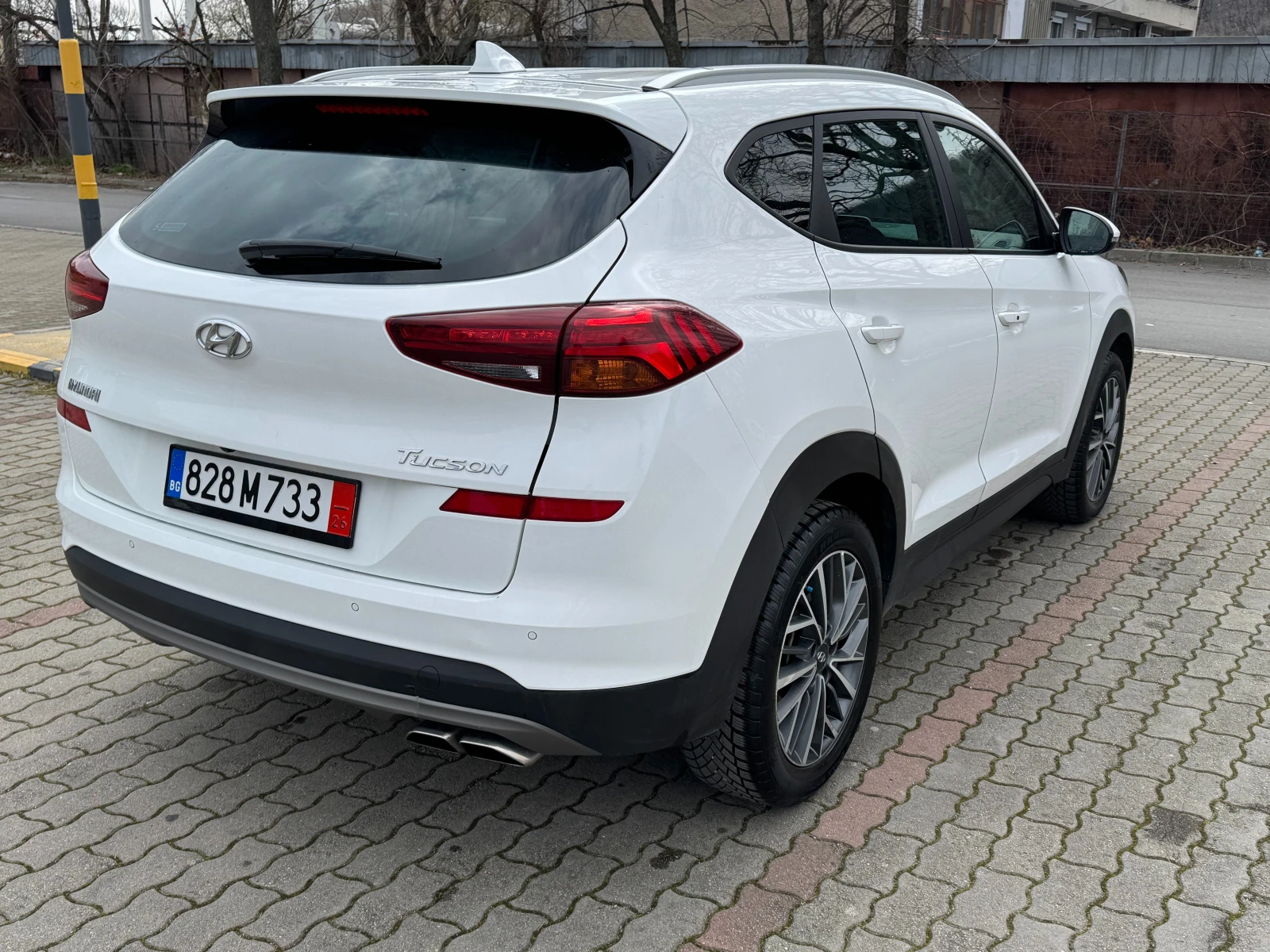 Hyundai Tucson 1.6CRDI/FACELIFT /4x4/AUTOMAT/ЕВРО 6/НОВИ ГУМИ, снимка 6 - Автомобили и джипове - 54221055