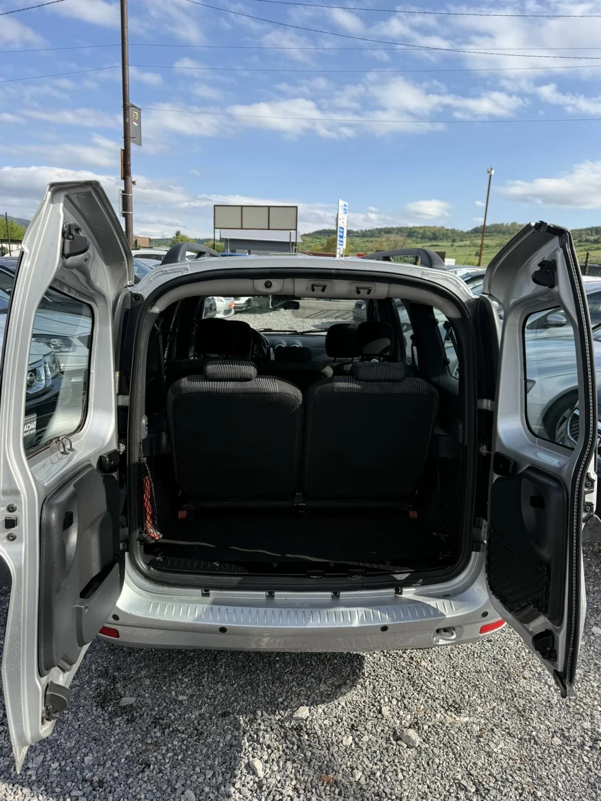 Dacia Logan, снимка 17 - Автомобили и джипове - 54554297