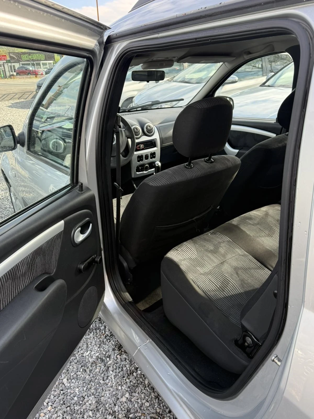 Dacia Logan, снимка 15 - Автомобили и джипове - 54554297