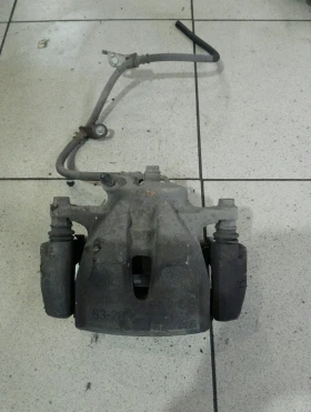 Спирачен апарат преден десен Тойота Рав4 2.2д