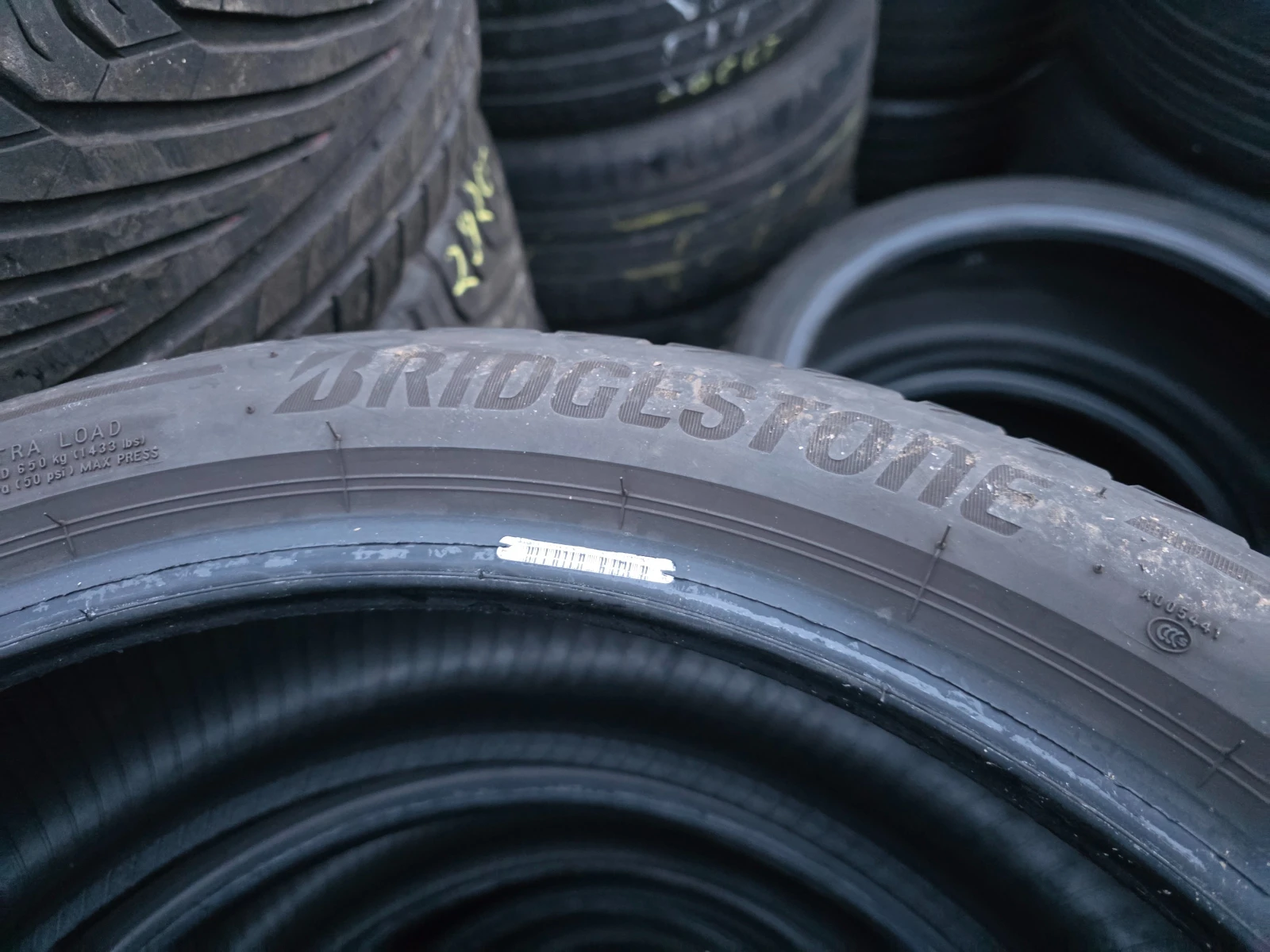 Гуми Летни 225/40R19, снимка 5 - Гуми и джанти - 55581760