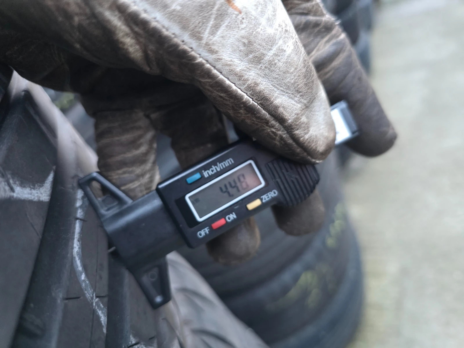 Гуми Летни 225/40R19, снимка 8 - Гуми и джанти - 55581760