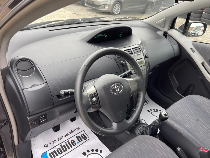 Toyota Yaris 1.3I. Face, снимка 13 - Автомобили и джипове - 45559110