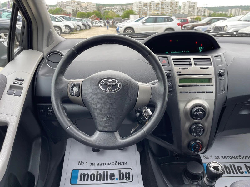 Toyota Yaris 1.3I. Face, снимка 12 - Автомобили и джипове - 45559110