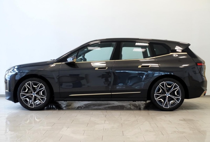 BMW iX xDrive 40 , снимка 2 - Автомобили и джипове - 45666636
