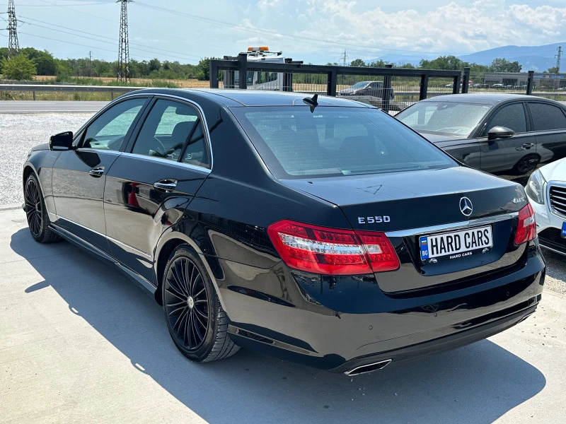 Mercedes-Benz E 500 AMG-Pack* 4-Matic* 7-G* Pano* , снимка 4 - Автомобили и джипове - 46105309