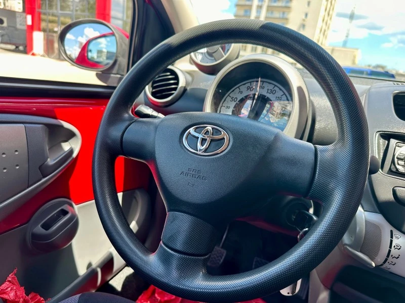 Toyota Aygo 1.0 VVT-i, снимка 11 - Автомобили и джипове - 46481878