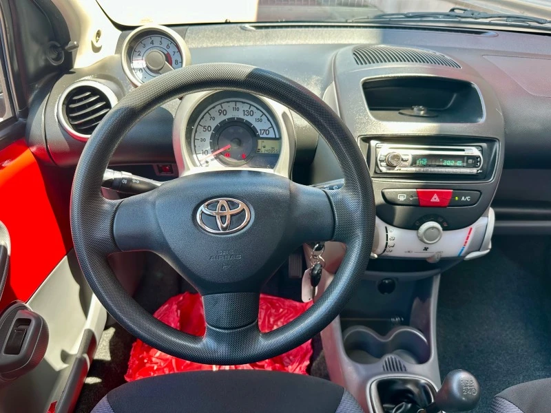 Toyota Aygo 1.0 VVT-i, снимка 10 - Автомобили и джипове - 46481878