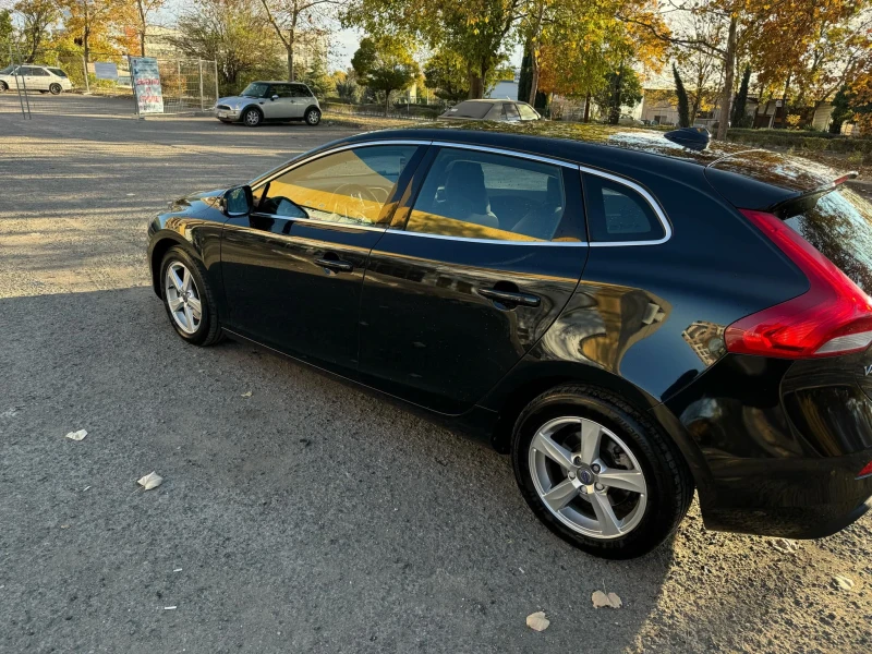 Volvo V40, снимка 4 - Автомобили и джипове - 49351453