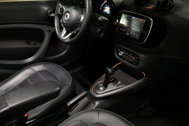 Smart Fortwo cabrio EQ Brabus Full LED, снимка 16 - Автомобили и джипове - 51255539