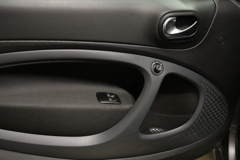 Smart Fortwo cabrio EQ Brabus Full LED, снимка 7 - Автомобили и джипове - 51255539