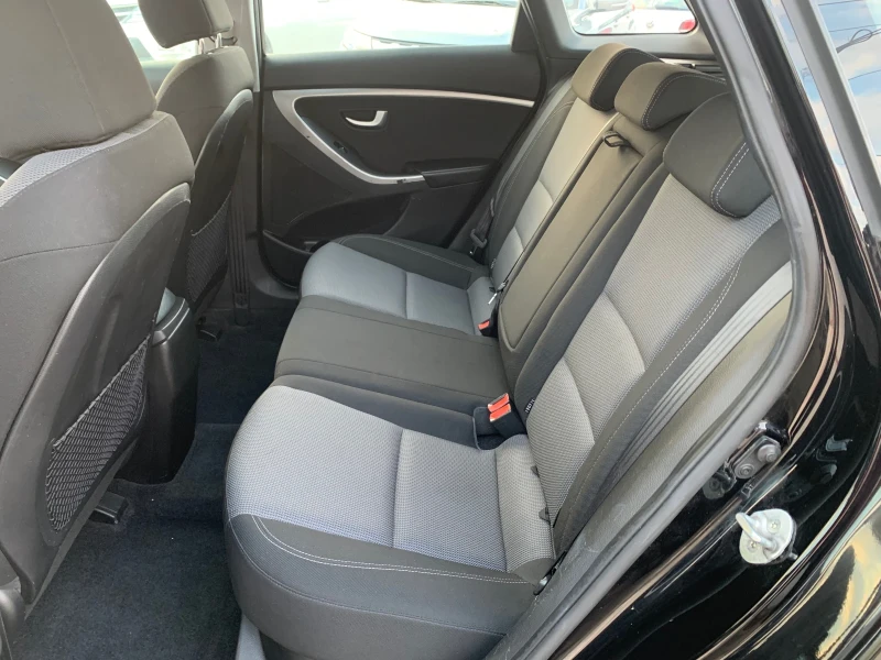 Hyundai I30 1.6 GRDI 110кс Нави , снимка 15 - Автомобили и джипове - 52867313