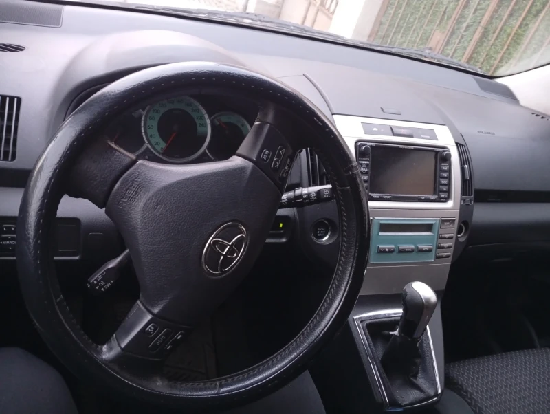 Toyota Corolla verso 2.2.D4D, снимка 5 - Автомобили и джипове - 52969395