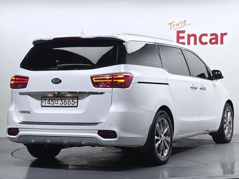 Kia Carnival 2.2 Automatic, снимка 3 - Автомобили и джипове - 55464724