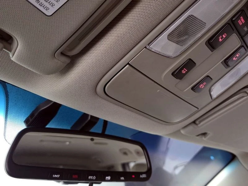 Kia Carnival 2.2 Automatic, снимка 13 - Автомобили и джипове - 55464724