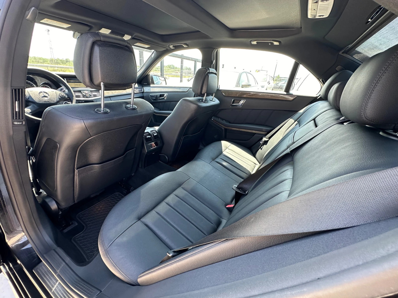 Mercedes-Benz E 500 AMG-Pack* 4-Matic* 7-G* Pano*  | Mobile.bg — изображение 14