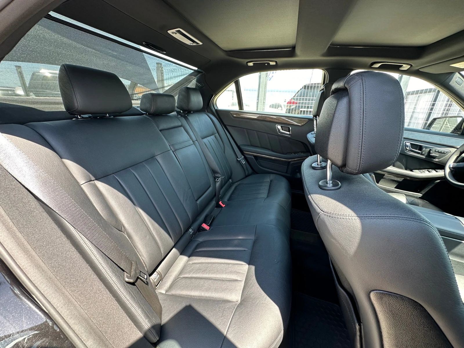 Mercedes-Benz E 500 AMG-Pack* 4-Matic* 7-G* Pano*  | Mobile.bg — изображение 15