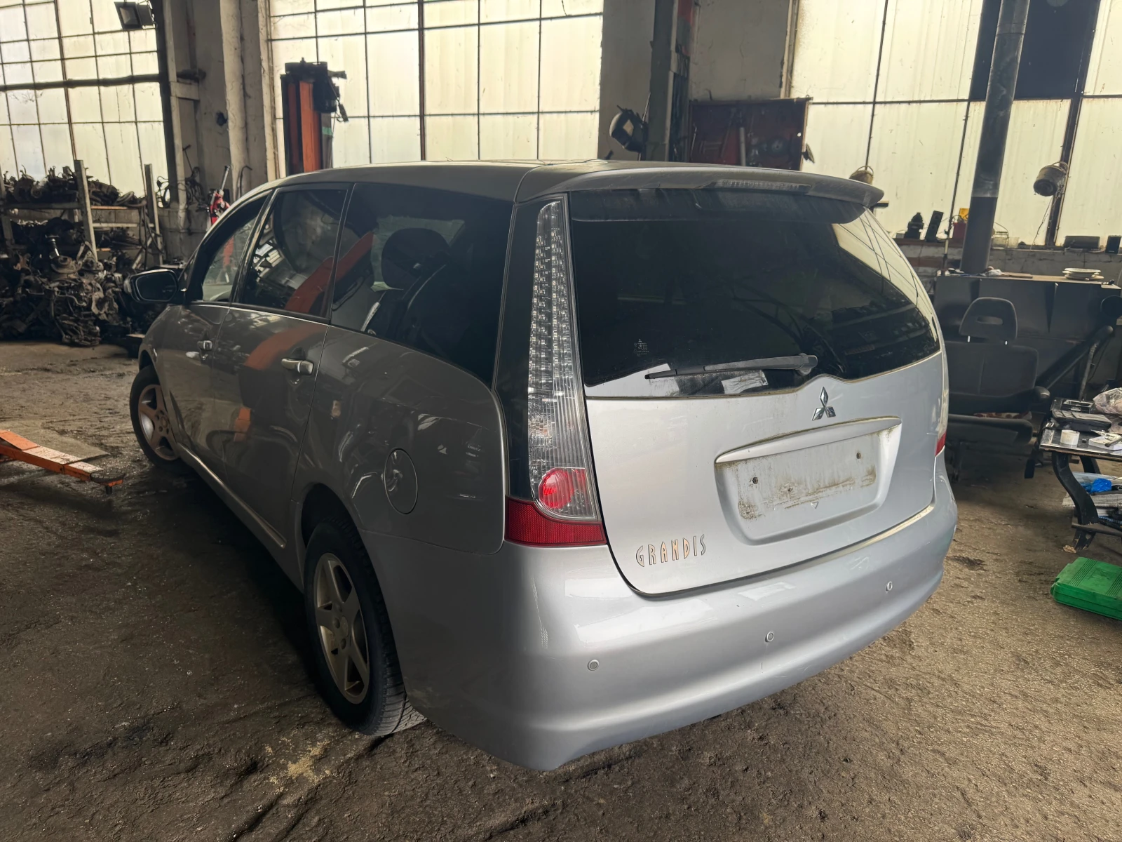 Mitsubishi Grandis  - изображение 3