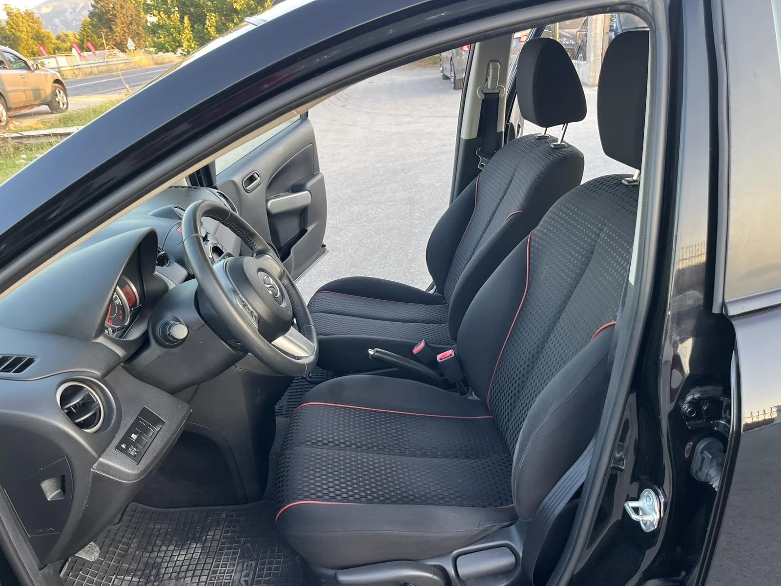 Mazda 2 1.4I 86кс 131 000км  EURO 5А КЛИМАТИК  - изображение 8