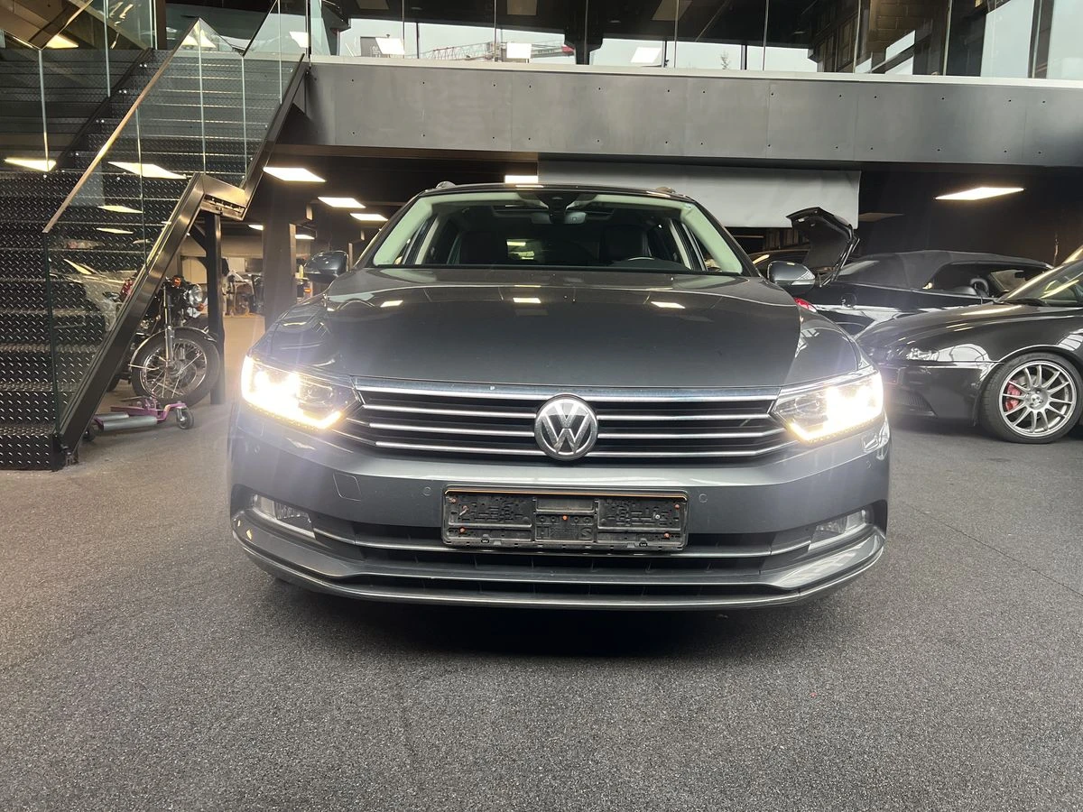 VW Passat 2.0TDI 190кс.* Highline* Дистроник* Панорама* LED - изображение 3