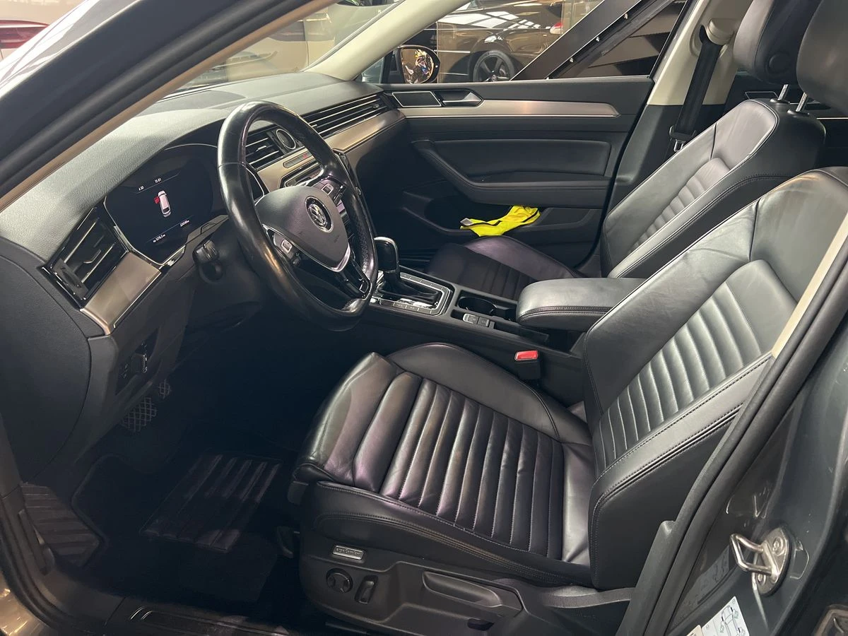 VW Passat 2.0TDI 190кс.* Highline* Дистроник* Панорама* LED - изображение 10